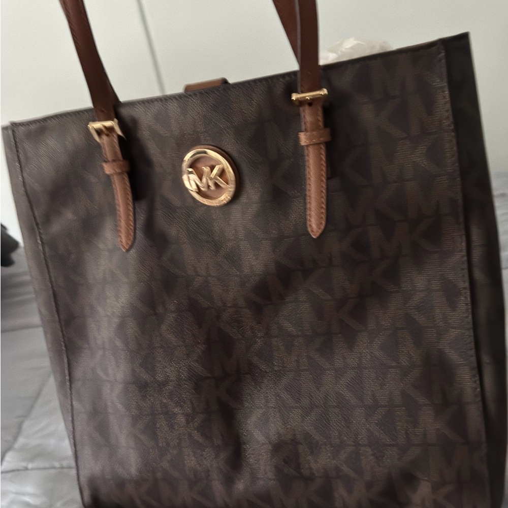 michael kors jet set travel tote